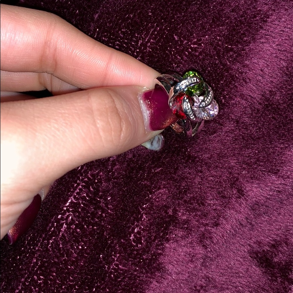 Multicolored ring